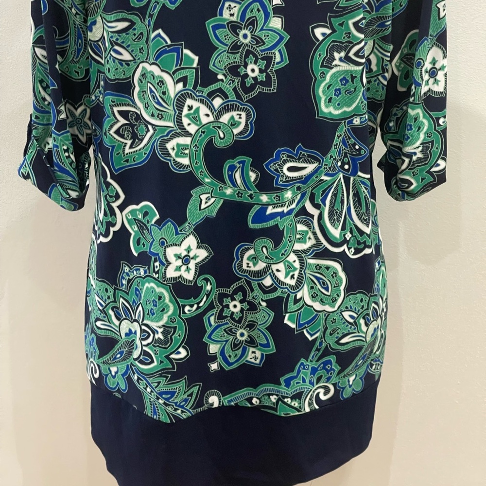 Charter Club M Petite Navy Patterned Blouse‎ with Cuffed Sleeves and Stretch - Picture 3 of 7